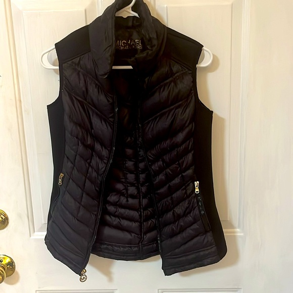 Michael Kors black lightweight puffer vest. It says XS but is really a S-M. - Picture 3 of 4